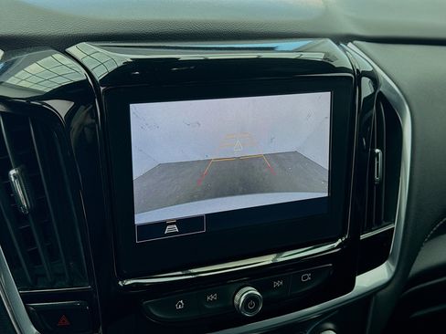 Used 2022 Chevrolet Traverse LT image 9