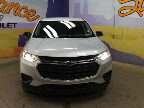 Used 2021 Chevrolet Traverse LS FWD image 3