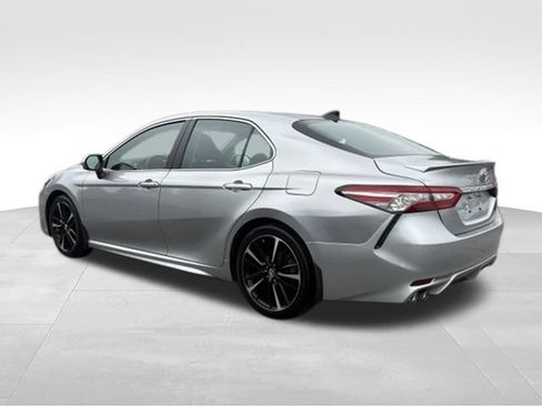 Used 2018 Toyota Camry XSE FWD image 2
