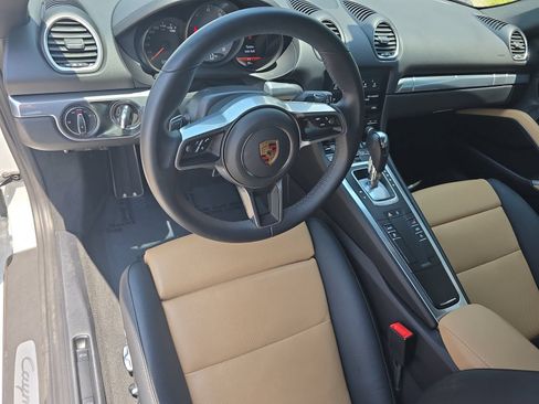 Certified 2023 Porsche 718 Cayman S RWD image 4