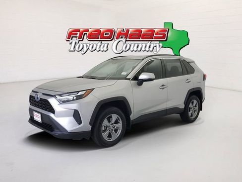 Used 2022 Toyota RAV4 XLE w/ Convenience Package image 1
