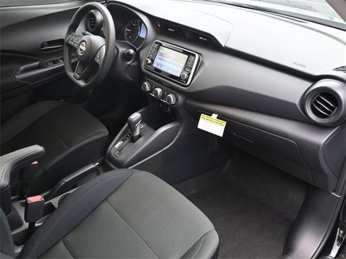 Used 2025 Nissan Kicks Play S image 37