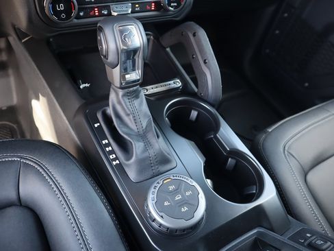 New 2025 Ford Bronco Badlands image 10