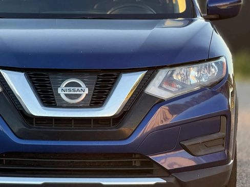 Used 2017 Nissan Rogue SV FWD image 12
