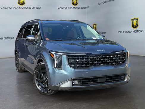 Used 2025 Kia Carnival SX Prestige image 3