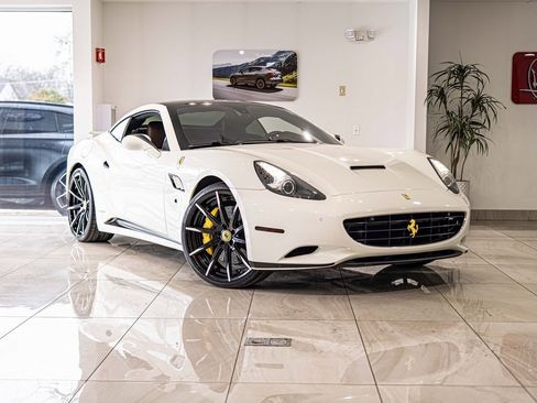 Used 2012 Ferrari California image 5