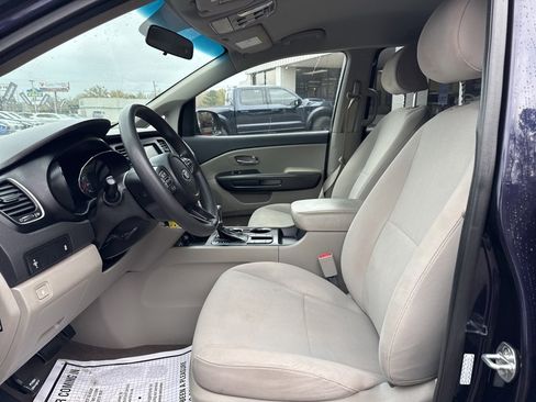 Used 2021 Kia Sedona LX image 19