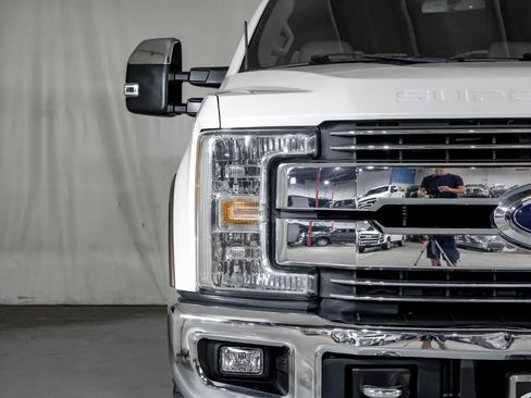 Used 2017 Ford F250 Lariat w/ Chrome Package image 38