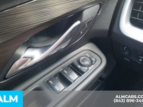 Used 2024 GMC Terrain SLE image 35