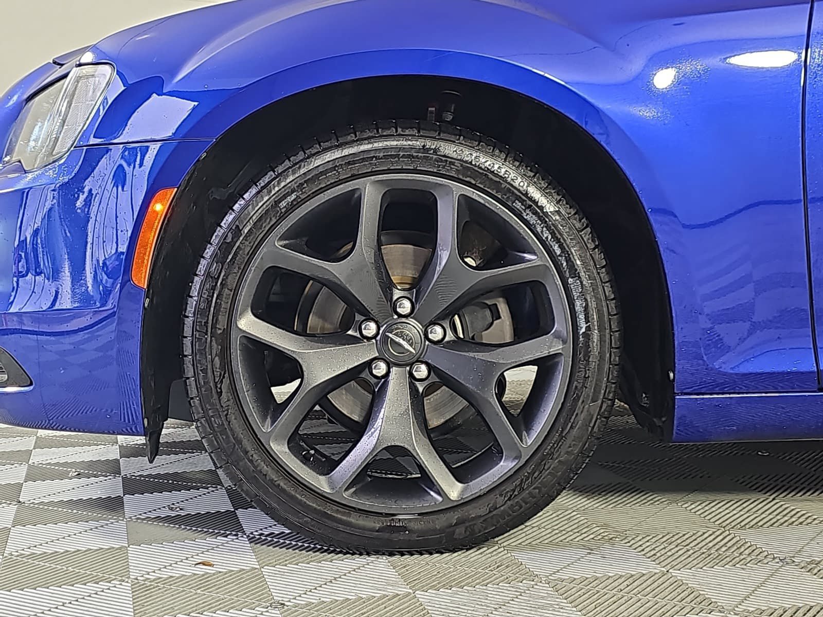 Used 2021 Chrysler 300 Touring w/ Sport Appearance Package RWD image 10