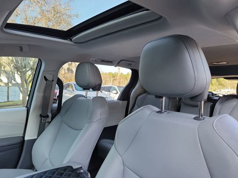 Used 2022 Toyota Sienna XLE image 23