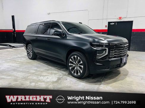 Used 2025 Chevrolet Suburban High Country image 1