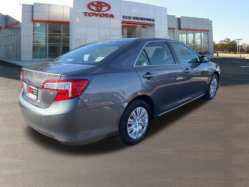 Used 2014 Toyota Camry LE image 6