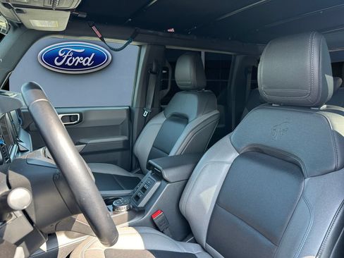 Used 2021 Ford Bronco Black Diamond w/ Sasquatch Package AWD/4WD image 11