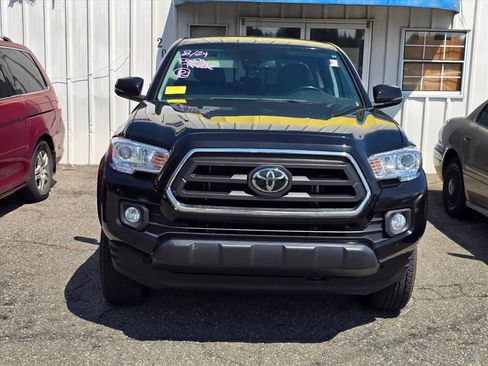 Used 2023 Toyota Tacoma SR5 w/ Technology Package RWD image 8