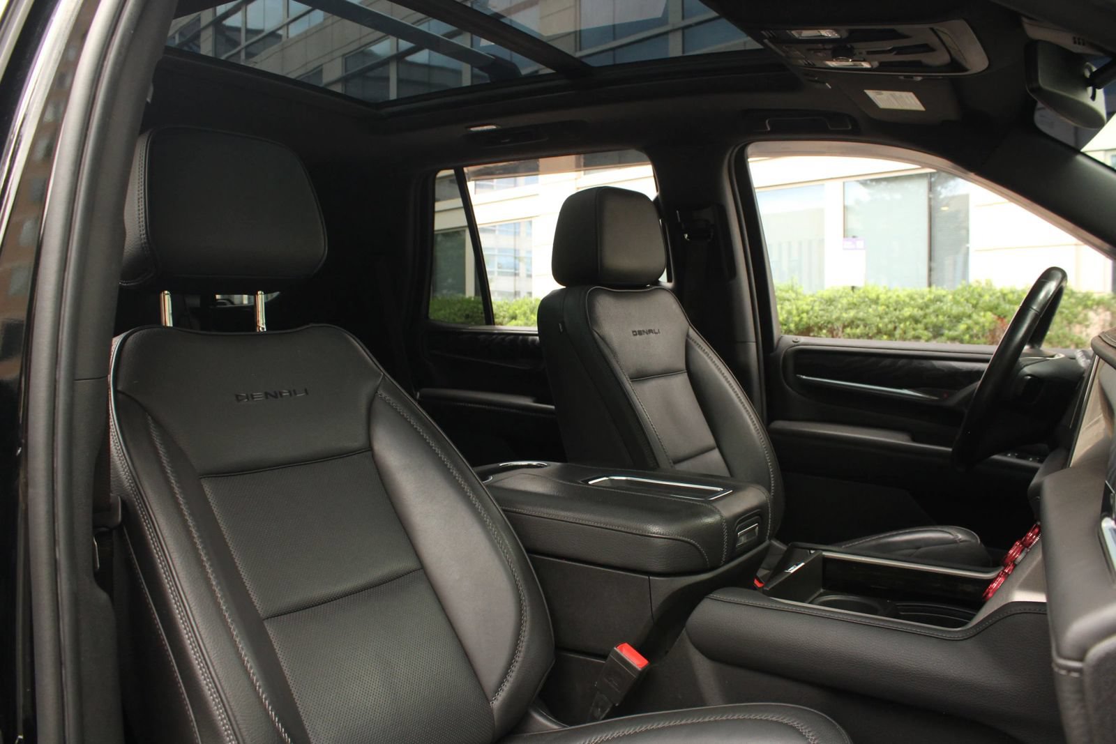 Used 2022 GMC Yukon Denali AWD/4WD image 29