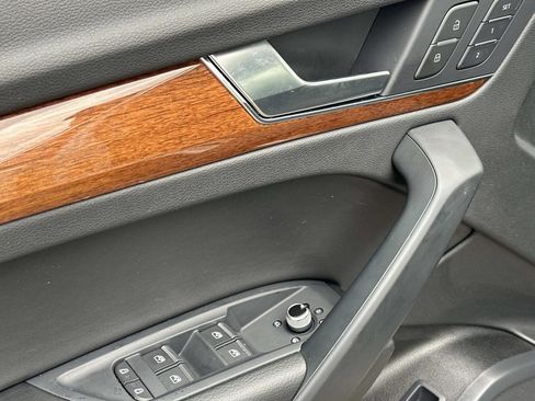 Used 2023 Audi Q5 2.0T Premium w/ Convenience Package image 17