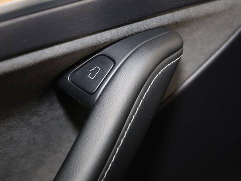 Used 2023 Tesla Model Y Long Range image 28