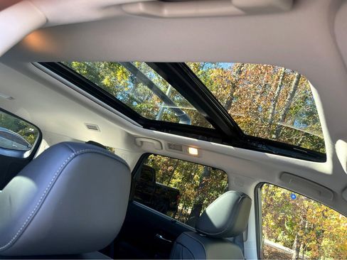 New 2025 Nissan Pathfinder SL w/ Lighting Package (N92) image 11