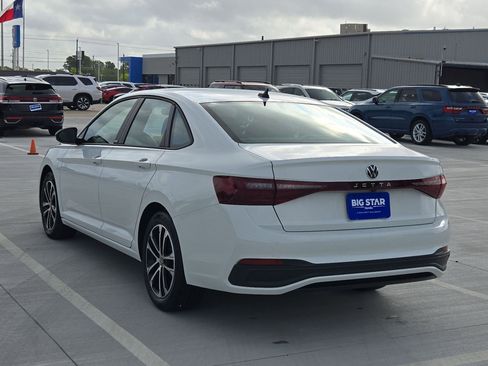 Used 2025 Volkswagen Jetta Sport image 6