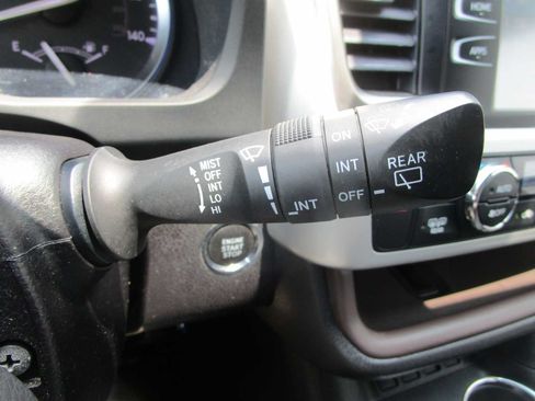 Used 2019 Toyota Highlander XLE AWD/4WD image 28