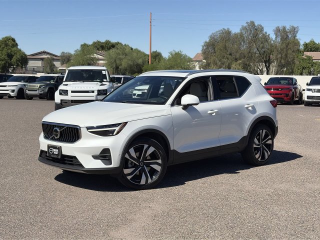 Used 2024 Volvo XC40 B5 Plus w/ Protection Package Premier AWD/4WD image 2