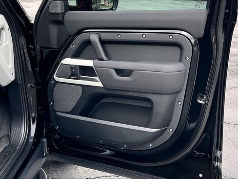 Used 2024 Land Rover Defender 110 S image 23