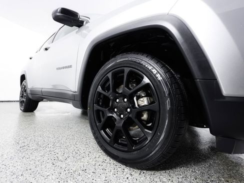 Used 2022 Jeep Compass Latitude w/ Sun and Sound Group AWD/4WD image 11