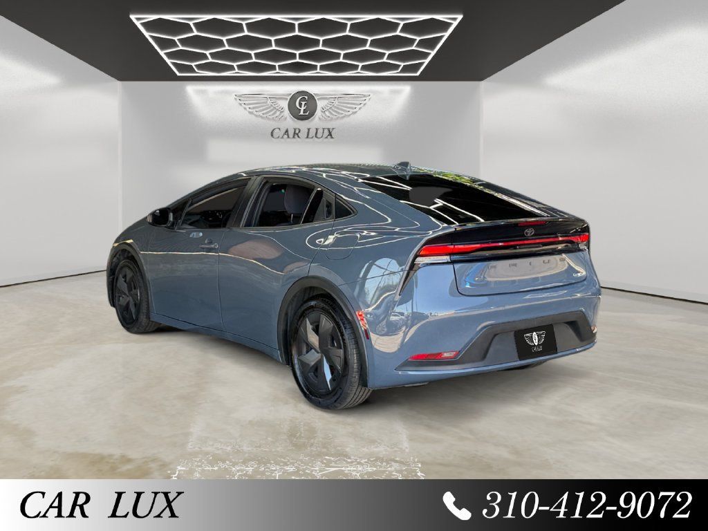 Used 2024 Toyota Prius LE FWD image 3