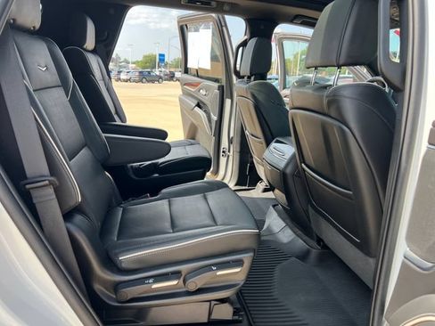 Certified 2022 Cadillac Escalade Premium Luxury AWD/4WD image 24