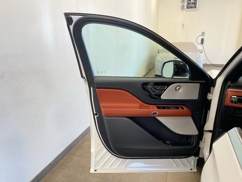 New 2026 Lincoln Aviator Reserve AWD/4WD image 15