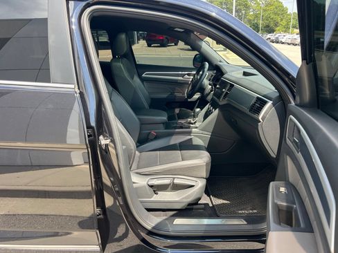 Used 2021 Volkswagen Atlas Cross Sport SE FWD image 33