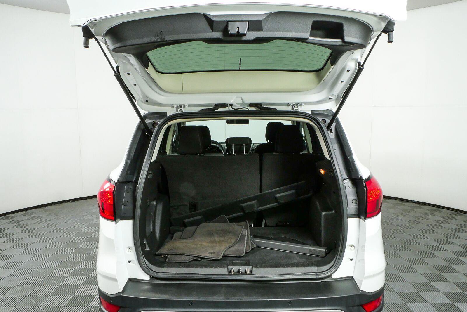Used 2019 Ford Escape SE FWD image 28