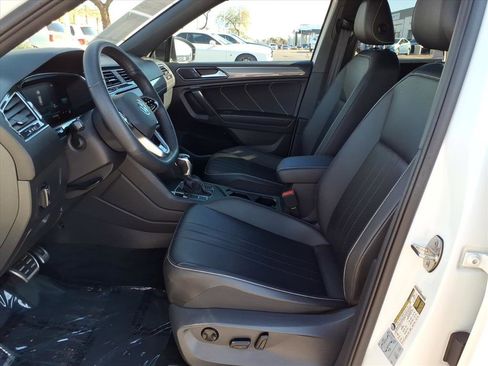 Certified 2022 Volkswagen Tiguan SE R-Line image 20