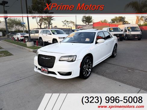 Used 2017 Chrysler 300 S w/ S Model Appearance Package RWD image 3