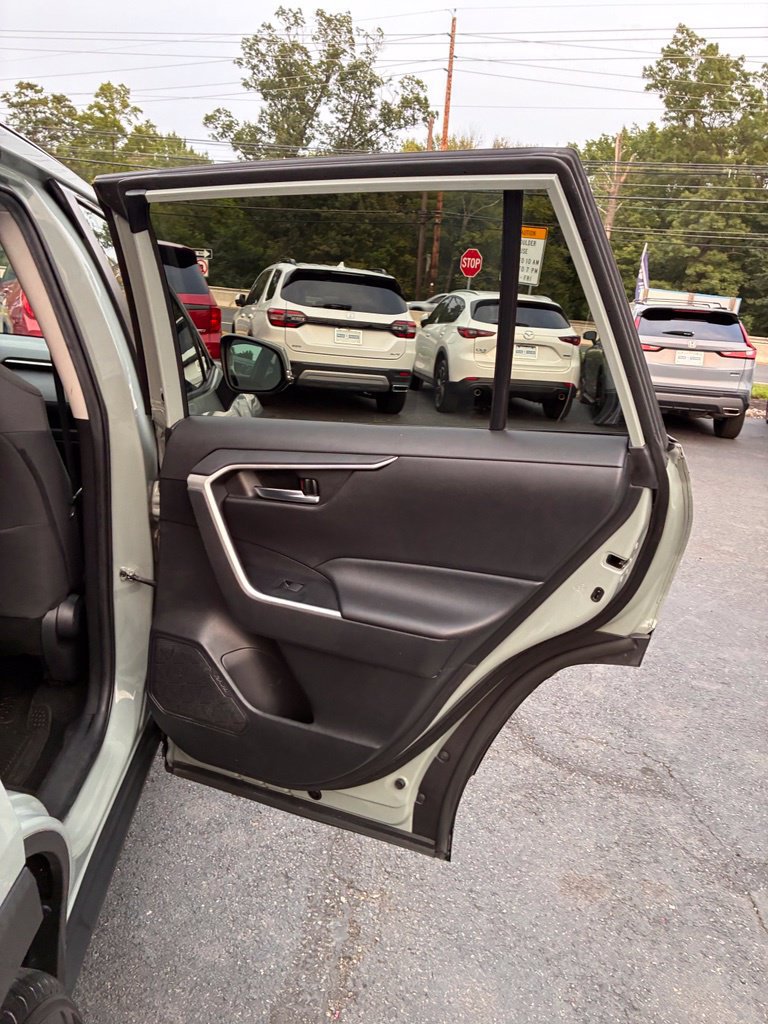 Used 2021 Toyota RAV4 XLE FWD image 25
