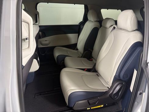New 2026 Kia Carnival EX FWD image 40