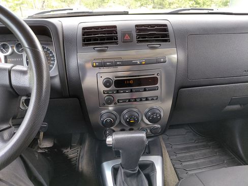 Used 2009 HUMMER H3 w/ Chrome Appearance Package AWD/4WD image 19