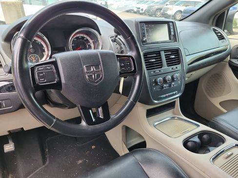 Used 2019 Dodge Grand Caravan SXT FWD image 9