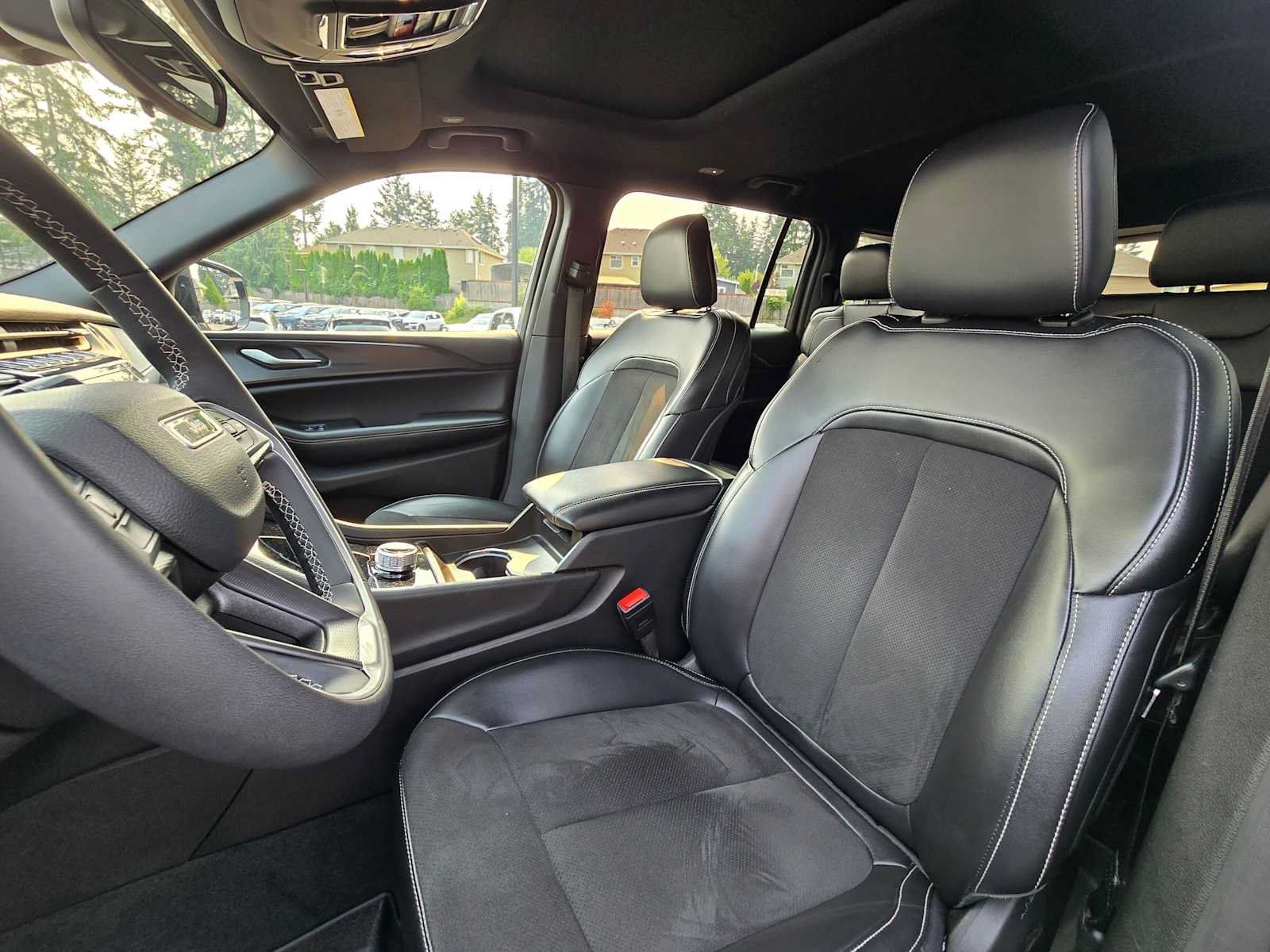Used 2024 Jeep Grand Cherokee L Altitude AWD/4WD image 22