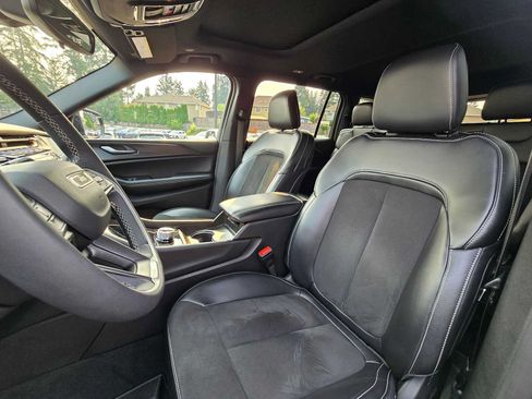Used 2024 Jeep Grand Cherokee L Altitude AWD/4WD image 22