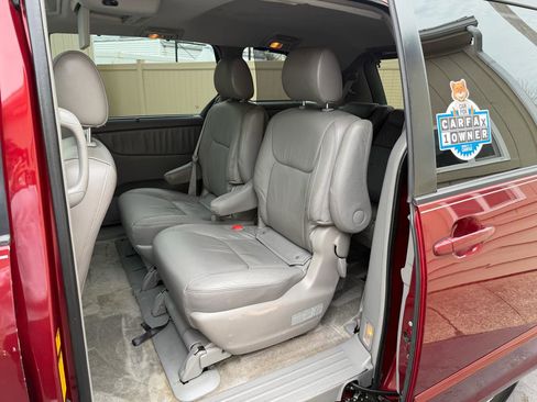Used 2008 Toyota Sienna XLE Limited image 15