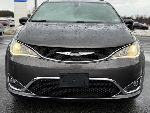 Used 2017 Chrysler Pacifica Touring-L w/ Tire & Wheel Group image 2