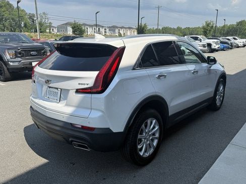 Used 2022 Cadillac XT4 Luxury w/ Cold Weather Package FWD image 5