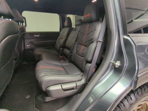 Used 2025 Nissan Armada PRO-4X AWD/4WD image 32