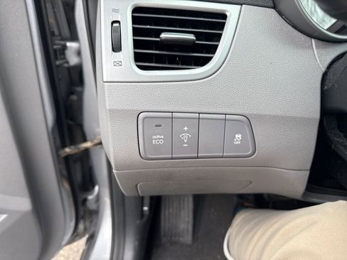 Used 2014 Hyundai Elantra SE w/ Option Group 02 image 16