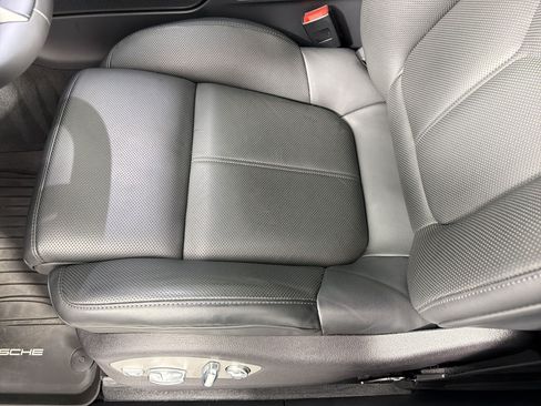 Certified 2026 Porsche Macan AWD/4WD image 14