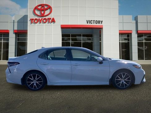 Used 2023 Toyota Camry SE w/ Convenience Package FWD image 2