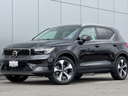 Used 2025 Volvo XC40 B5 Core w/ Protection Package Premier image 1