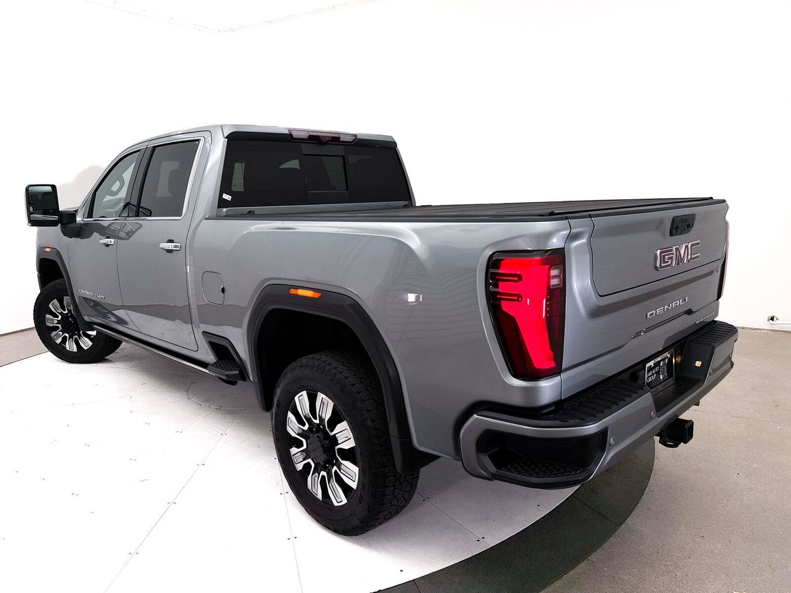 Used 2024 GMC Sierra 2500 Denali w/ Denali Reserve Package AWD/4WD image 2